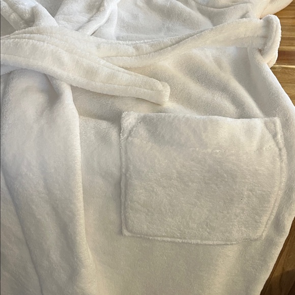 Croft & Barrow Soft White Robe - Picture 8 of 9